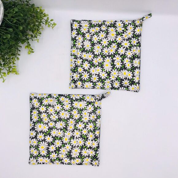 2 Square Potholders,  Black and White Daisies, Cottage Core Kitchen 7x7 Inches - Picture 2 of 5